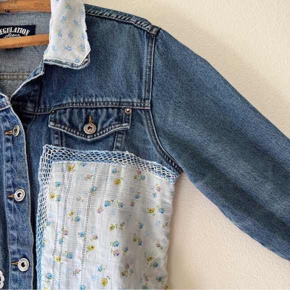 Reworked patchwork handkerchief floral‎ denim jacket L handmade - Picture 3 of 11